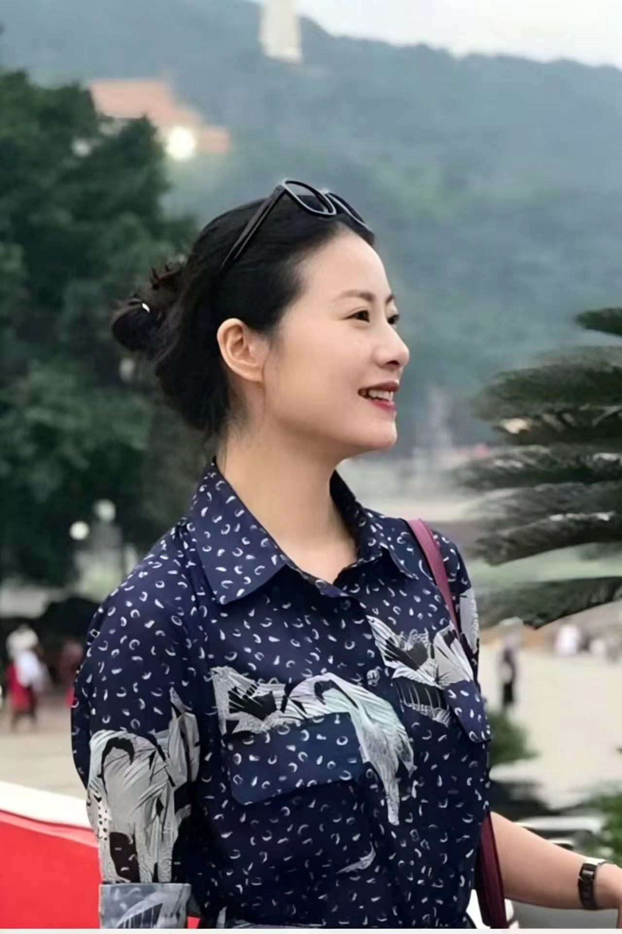 曾小.jpg 曾小.jpg