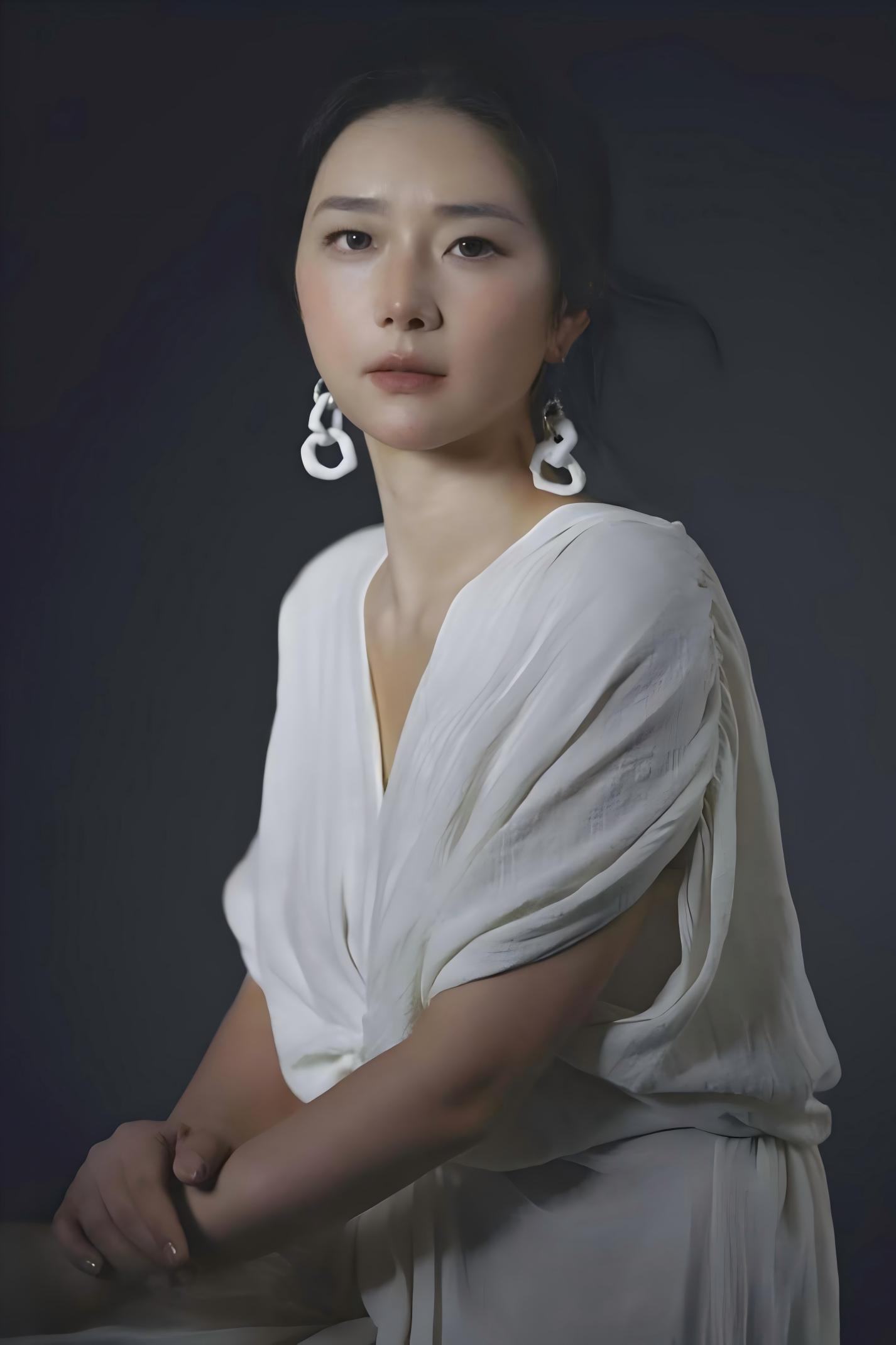 郑妍(1).jpg 郑妍(1).jpg